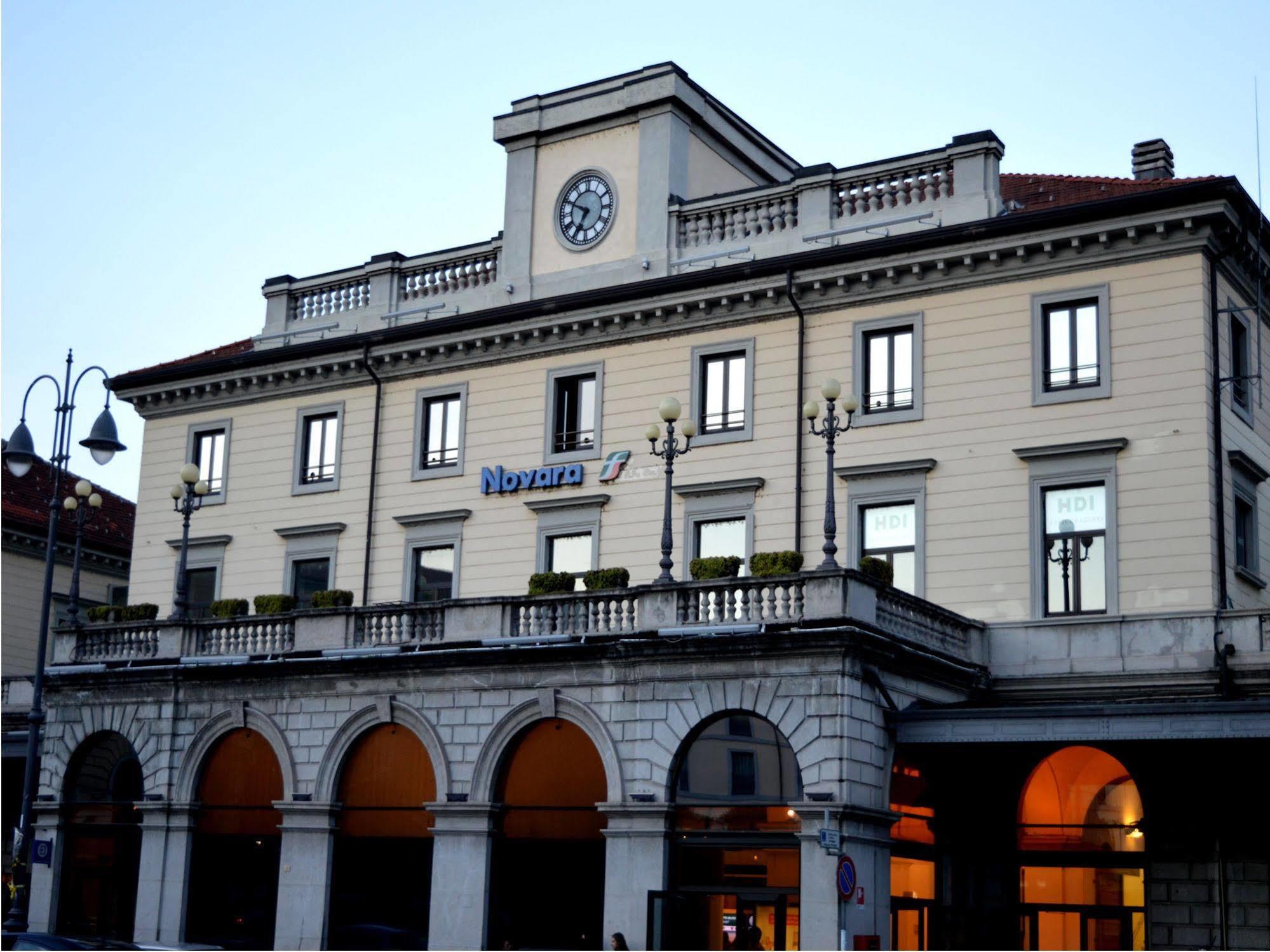 Hotel Stazione نوفارا المظهر الخارجي الصورة