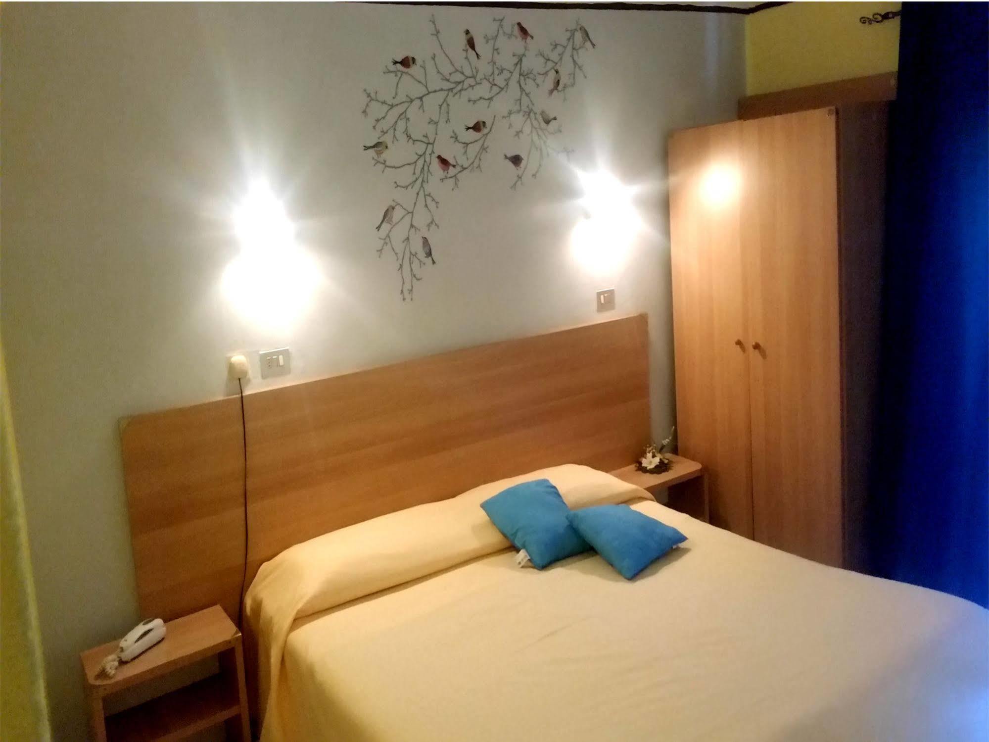 Hotel Stazione نوفارا المظهر الخارجي الصورة